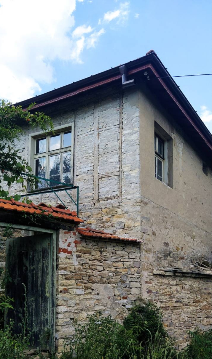 Каменните къщи